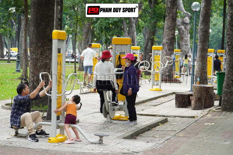 Thiết bị thể dục công viên